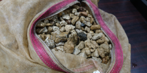 Pumice in the laundry net → Close the chuck